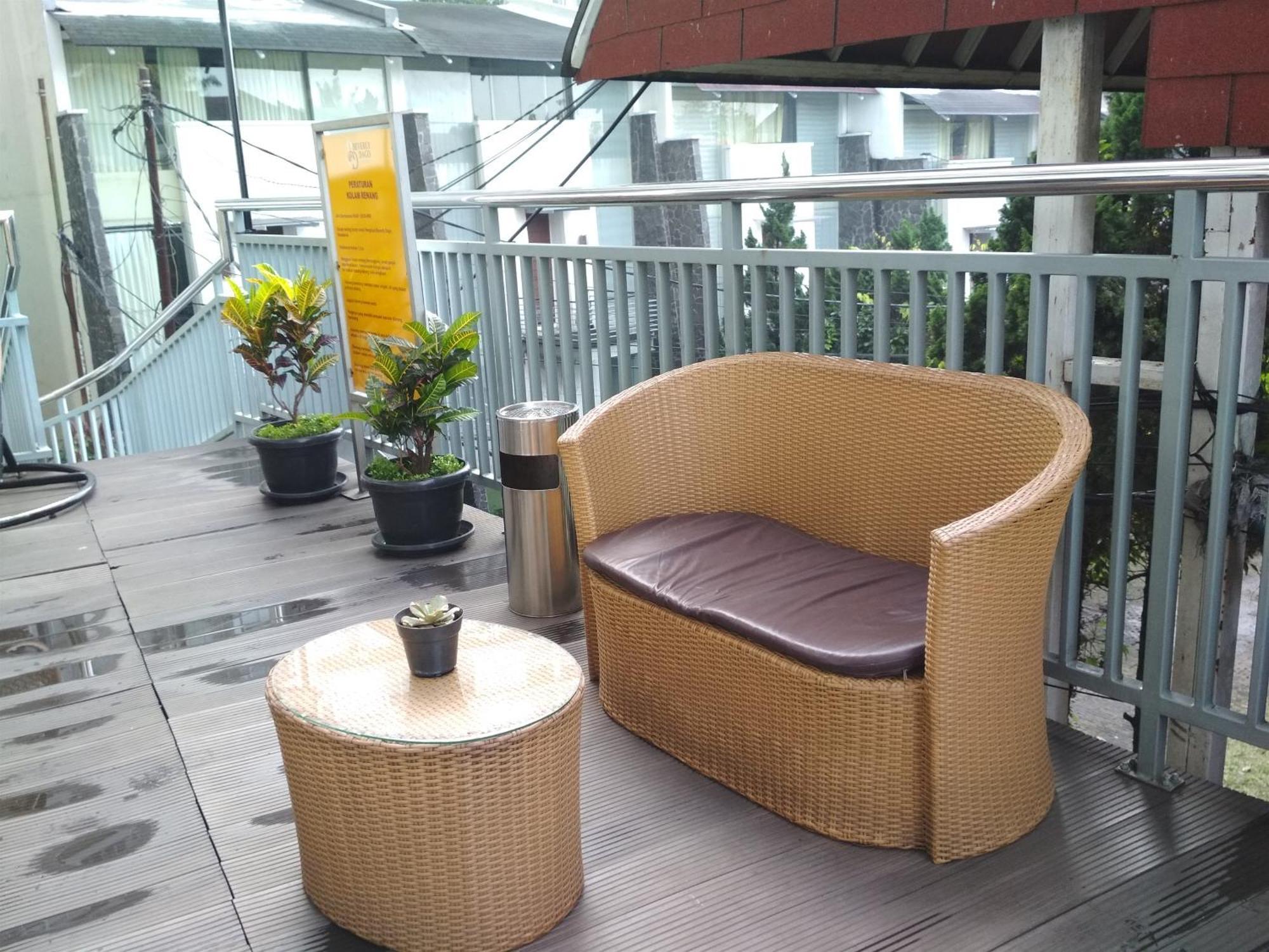 Simply And Comfy Studio Room Apartment Beverly Dago By Travelio Бандунг Екстериор снимка