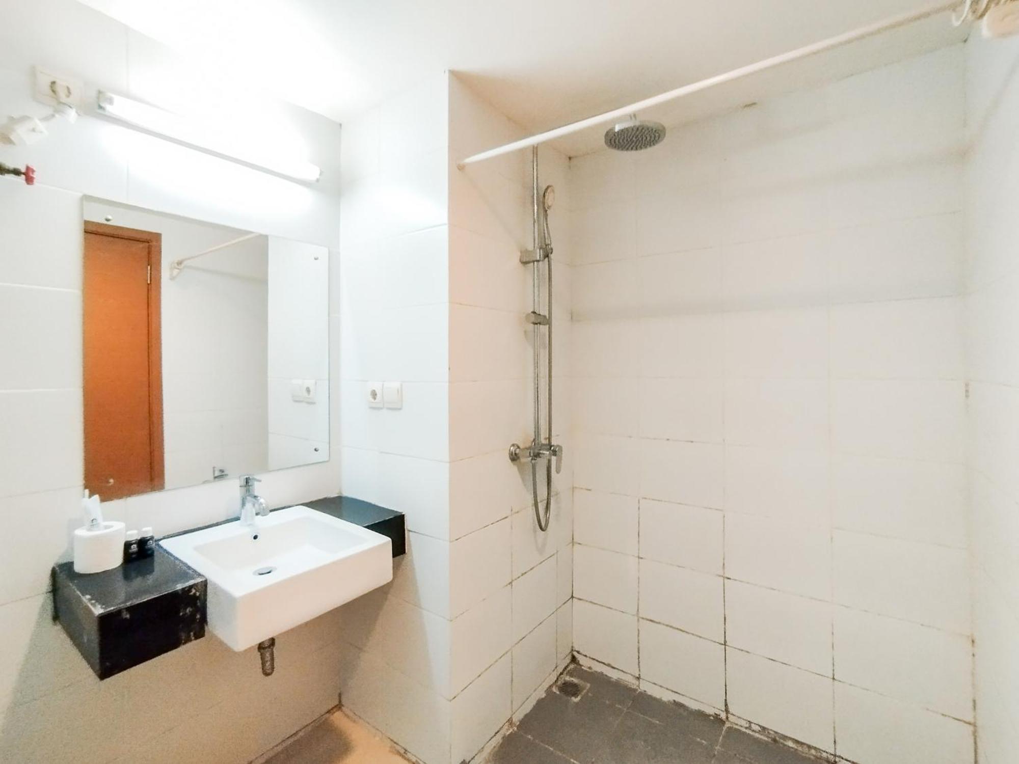 Simply And Comfy Studio Room Apartment Beverly Dago By Travelio Бандунг Екстериор снимка